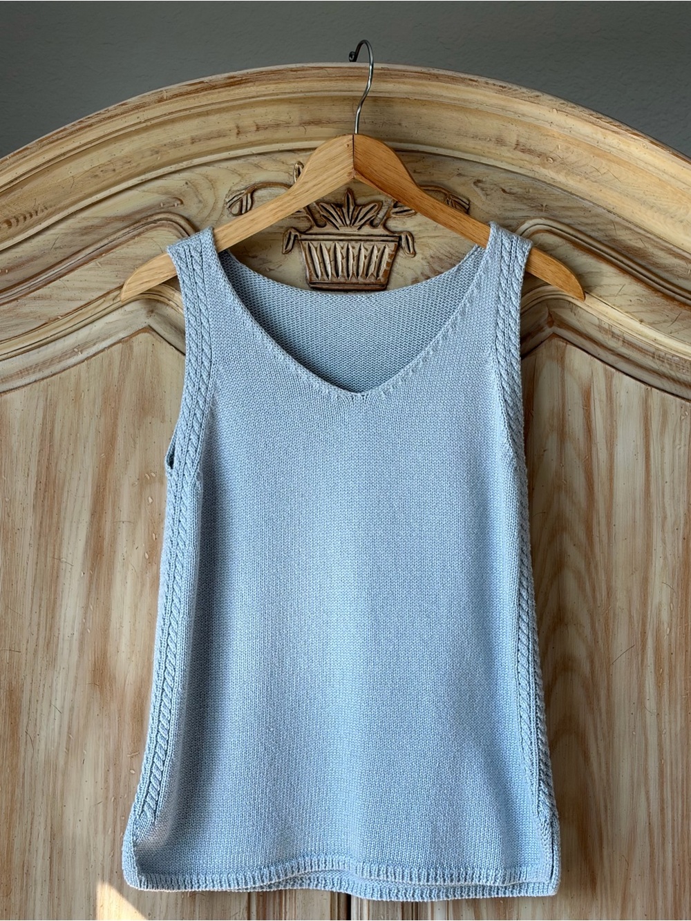 Women’s Light Blue Knit Sweater Tank Top V-Neck Size S-M Sleeveless